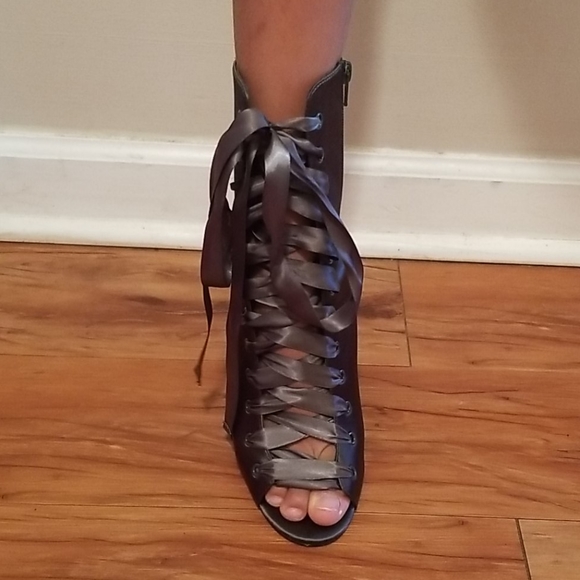 Shoes - Picture 3 of 4